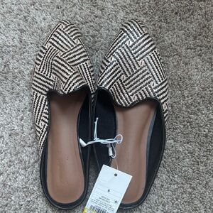 Universal Thread Black and Tan Patterned Flats